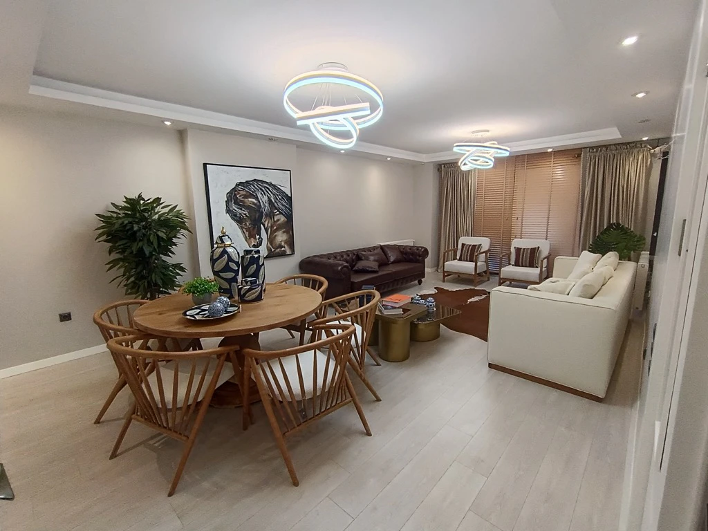 4+1 geniş salon ve yemek alanı